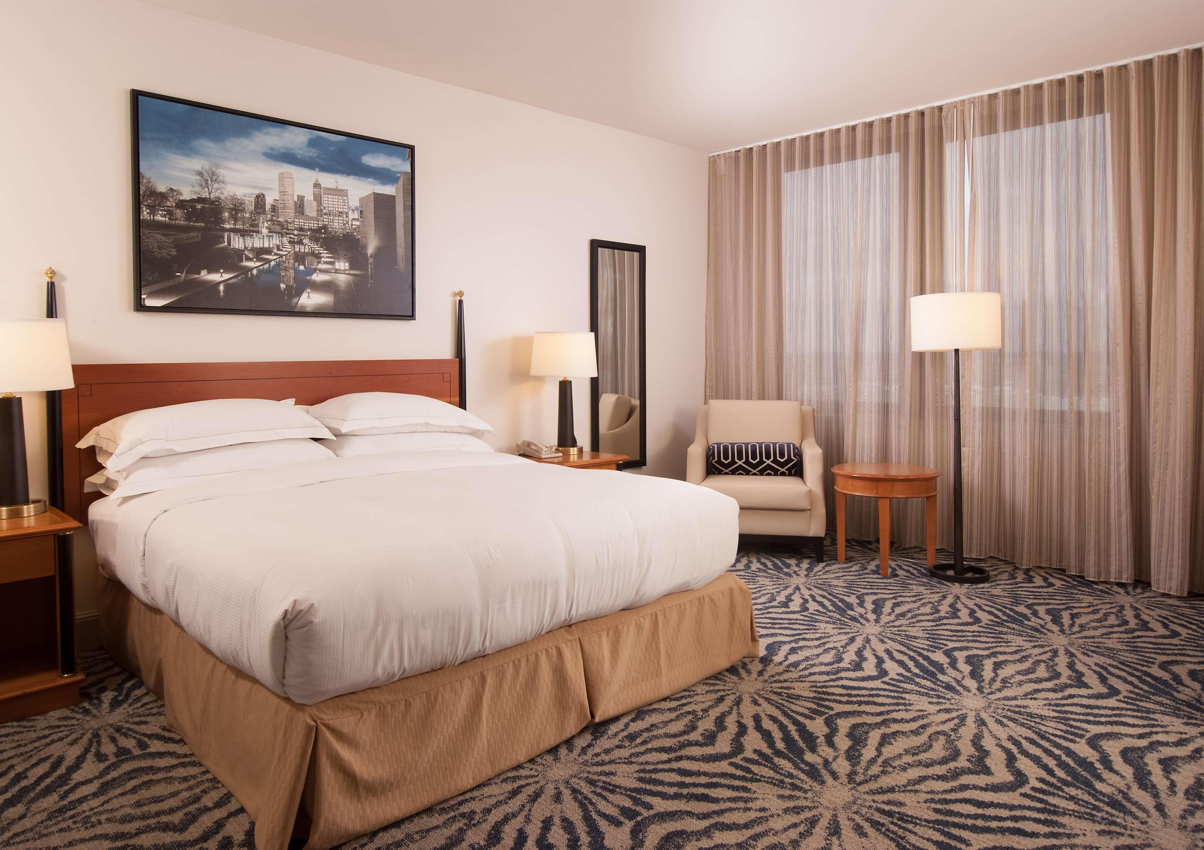 Hilton Indianapolis Hotel & Suites Exterior photo