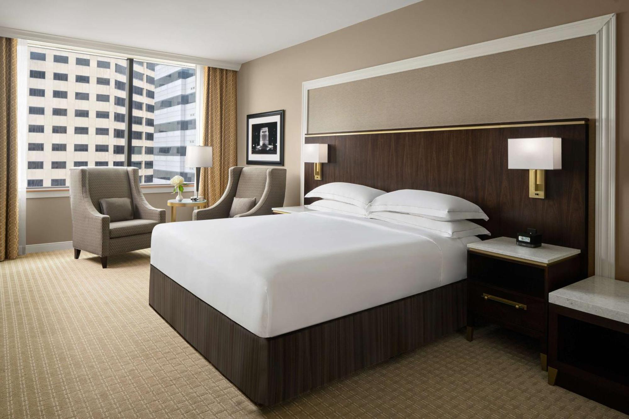 Hilton Indianapolis Hotel & Suites Exterior photo