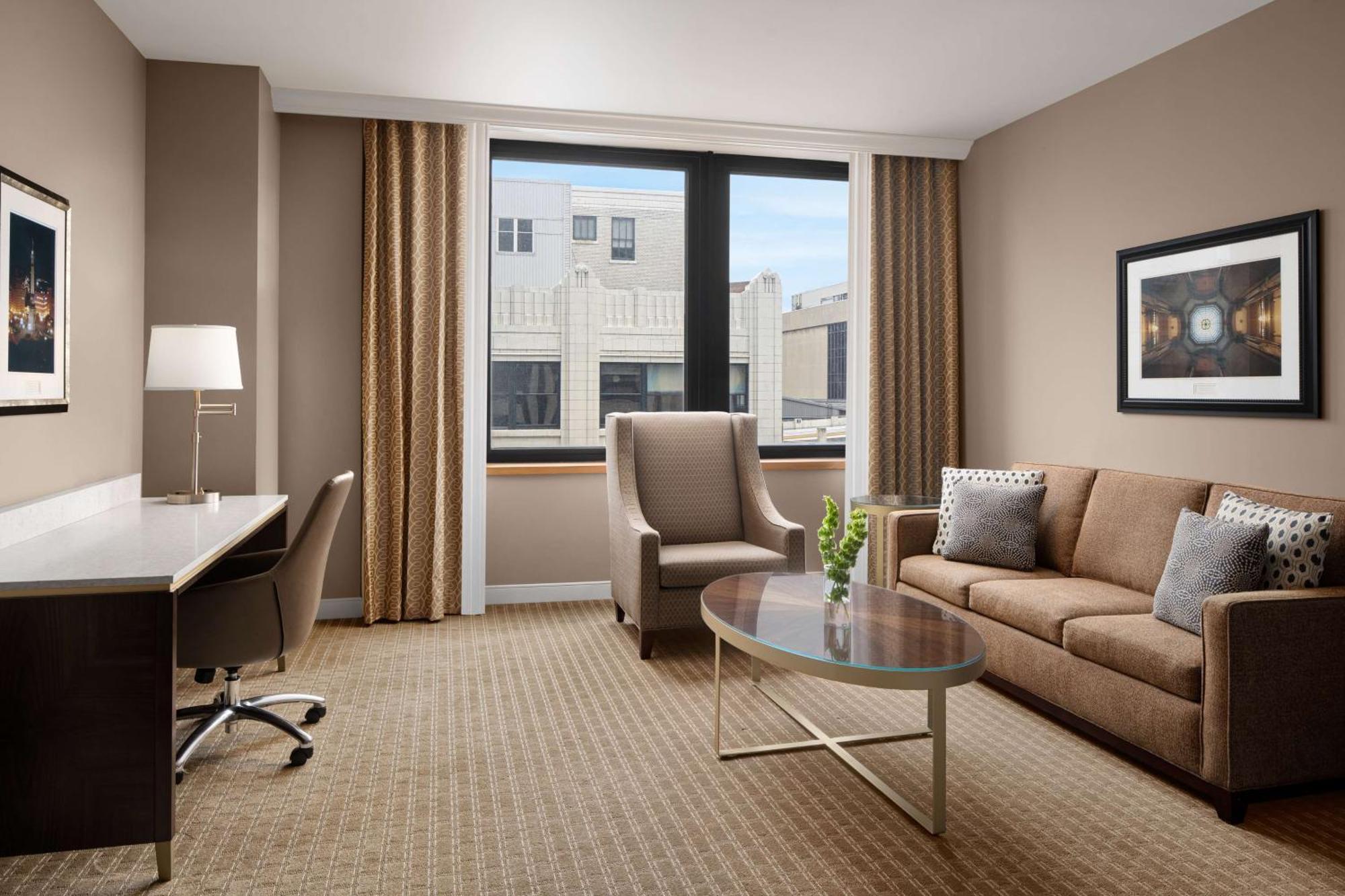 Hilton Indianapolis Hotel & Suites Exterior photo