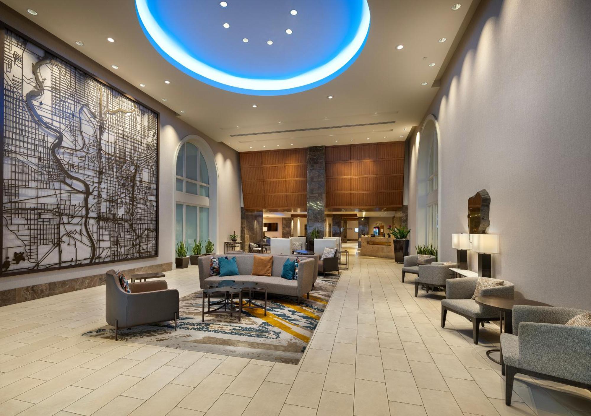 Hilton Indianapolis Hotel & Suites Exterior photo